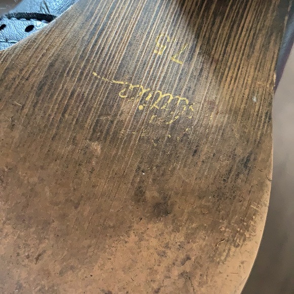 Very volatile Raspy Black Cowboy Boot - Picture 4 of 6